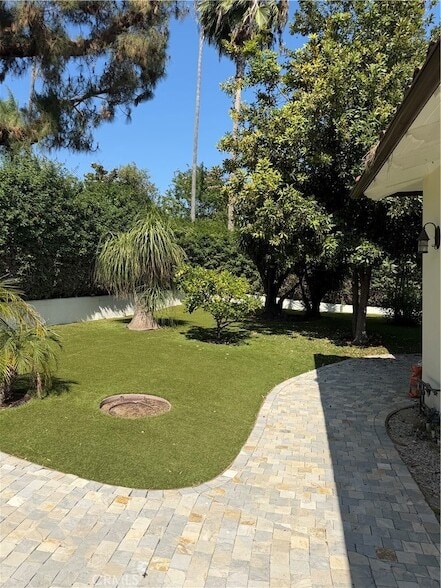 Photo - 305 W Kenneth Rd