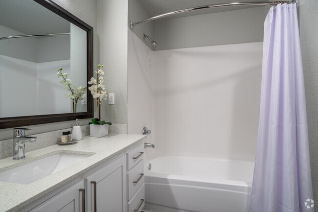 2BR, 1BA - 862SF - Overlook at Lakemont