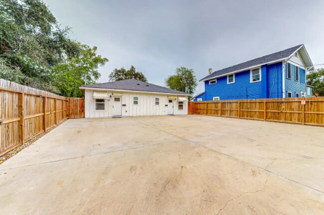 Photo - 702 5th St Unit ID1268425P