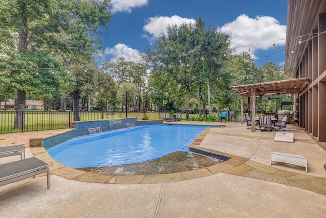 Building Photo - 22 Winged Foot Dr