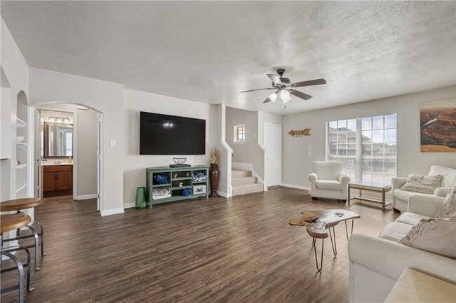 Photo - 2919 McLaren Dr