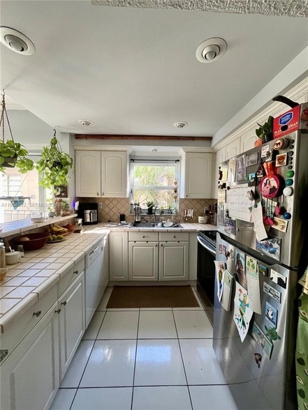 Photo - 1960 Marseille Dr Unit 204