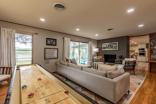 Photo - 2865 Bandera Hwy