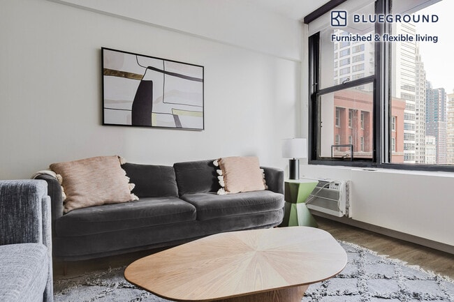 Building Photo - 21 E Chestnut St Unit FL15-ID1376