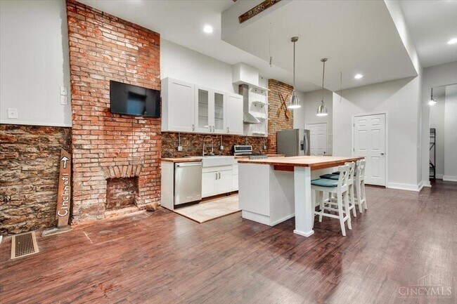 Photo - 320 Seitz St