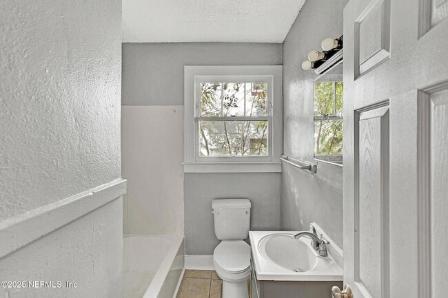 Photo - 1431 W 26th St