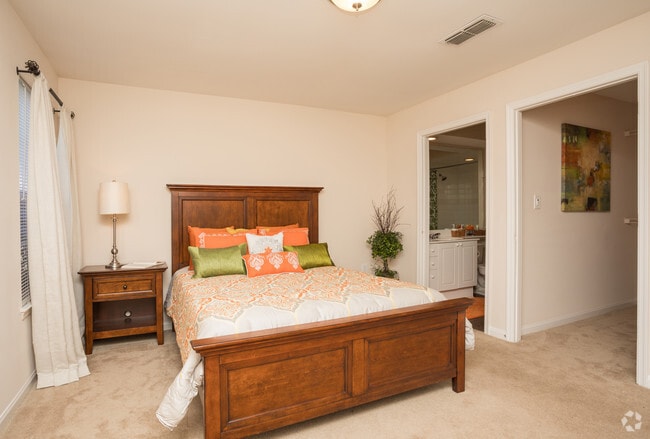 2BR, 2BA - 1,185 SF - Wynthrope Forest