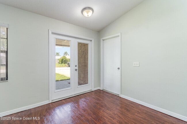Photo - 841 Raintree Ave