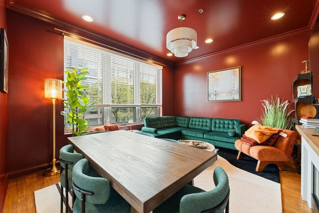 Photo - 1243 W Madison St Unit ID1322528P