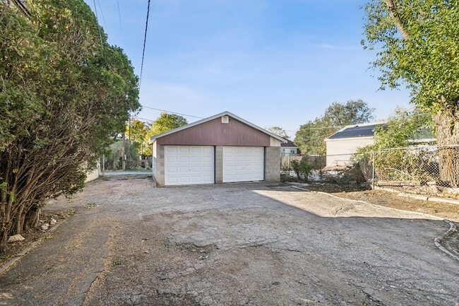 Photo - 341 Reed Ave N