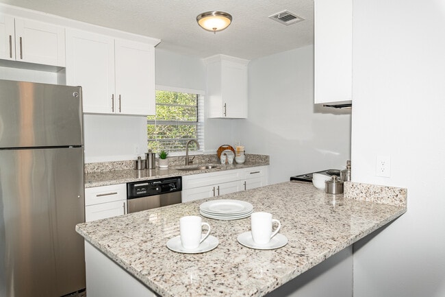 Building Photo - Seaside Apartments