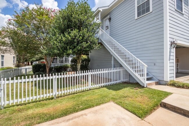 Building Photo - 3253 Stanhope Dr
