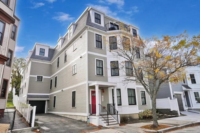 Building Photo - 213 E Eagle St Unit 3