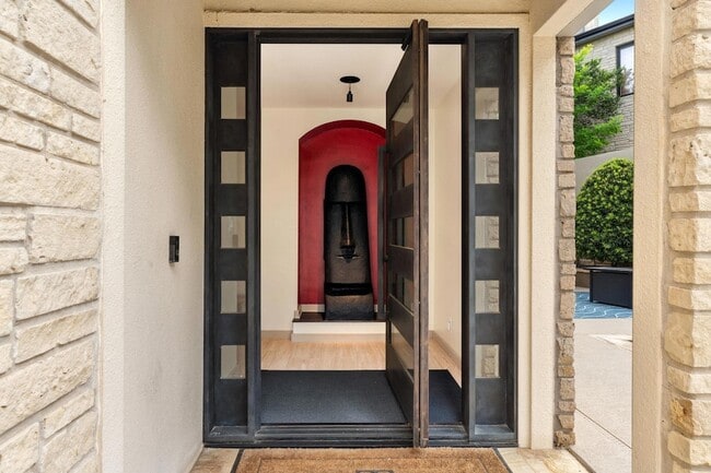 Photo - 9 Swiftwater Trail