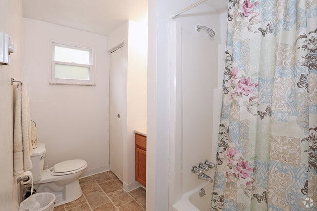 1BR - Bathroom - Plum Park Apartments