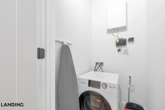 Building Photo - 31 Victor St Unit 230