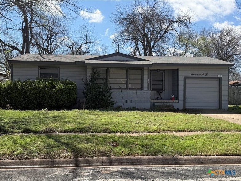 Photo - 1704 Smith Dr