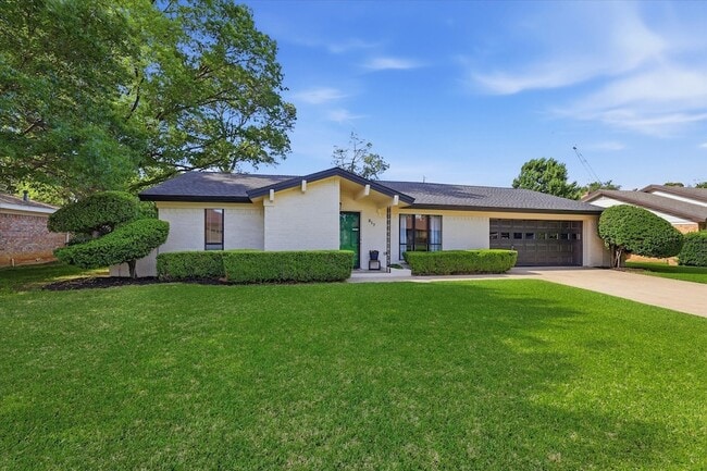 Building Photo - 217 E Louella Dr