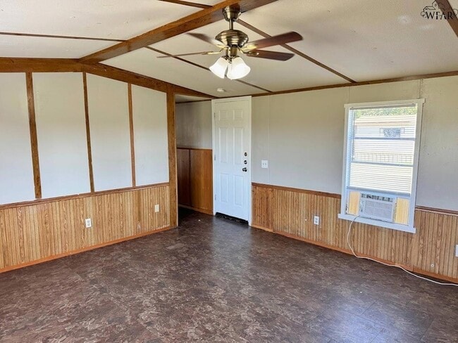 Photo - 314 W 6th St