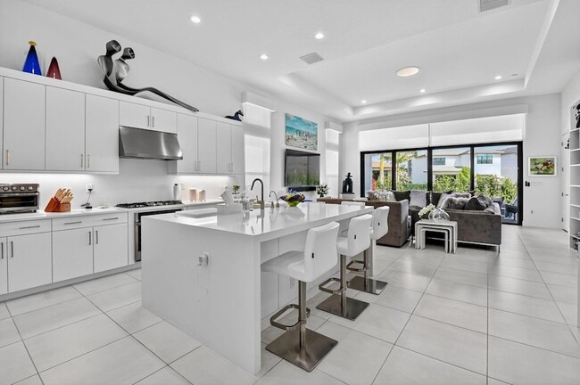 Photo - 8331 Royal County Down Rd