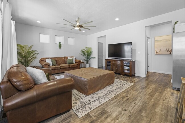 Photo - 2052 W Bella Ln Unit ID1308957P