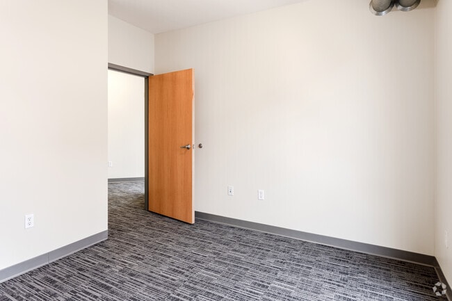 2BR, 2BA - 998 SF - Stone Arch I