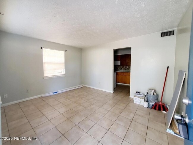 Photo - 2840 Cook St