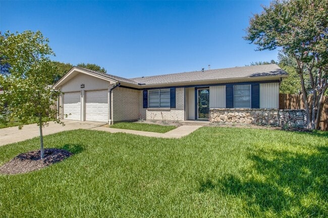 Building Photo - 702 Melrose Dr