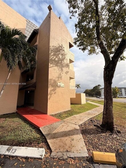 Building Photo - 10801 SW 109th Ct Unit D110