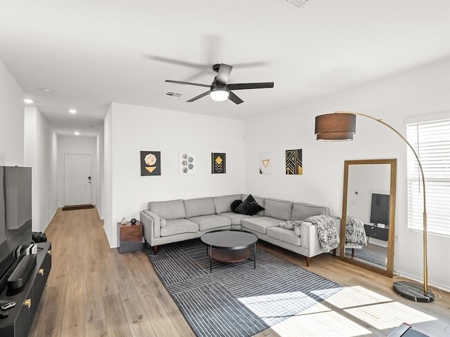 Photo - 2729 Louris Ln