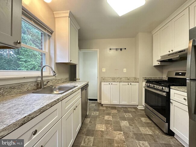 Photo - 2237 Highland Ave