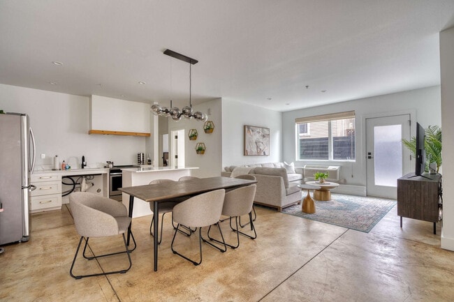 Photo - 4980 N Vancouver Ave Unit ID1309896P