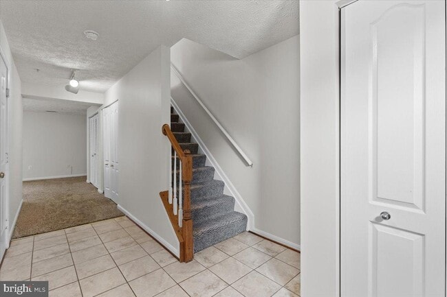 Photo - 2562 Woodland Pl