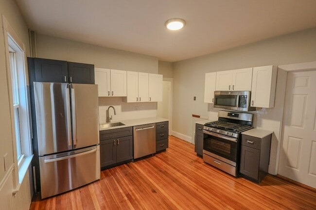 Building Photo - 72 Ridgewood St Unit 2