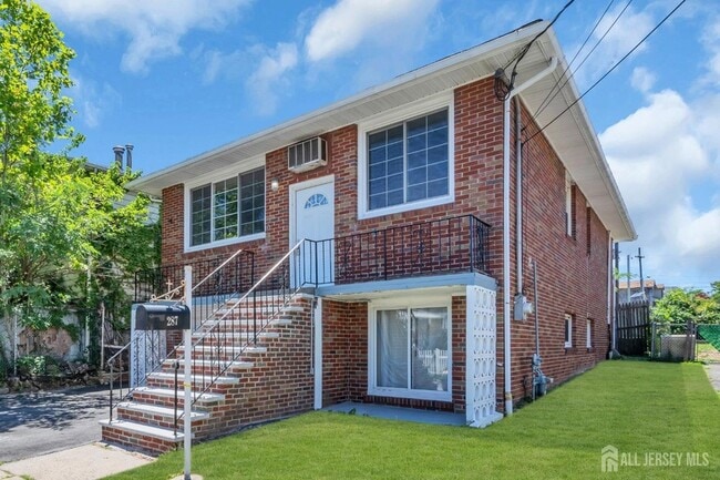 Photo - 287 Smith St