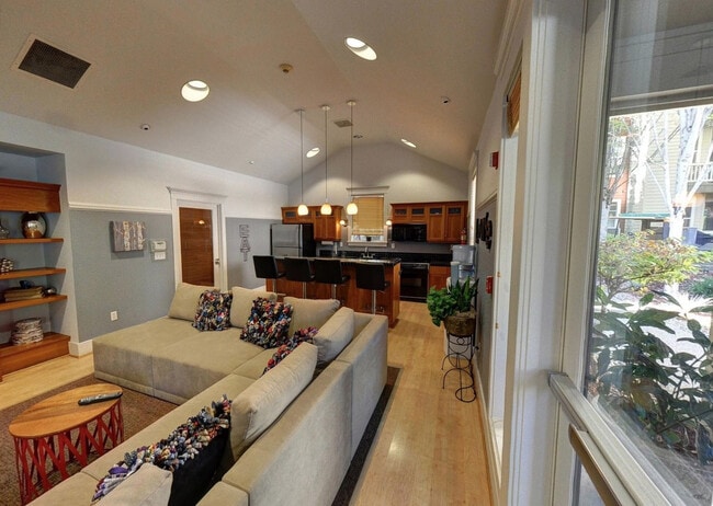 Building Photo - 15023 SW Millikan Way Unit ID1280446P