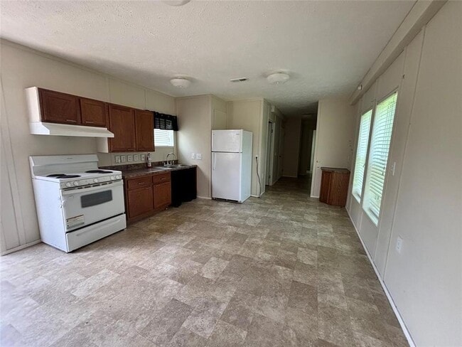Building Photo - 3616 12 W Nugent Ave