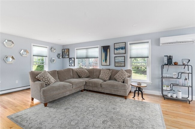 Photo - 53 River Run