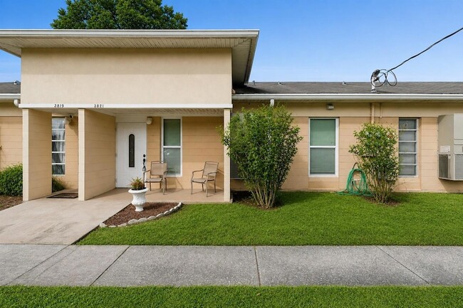 Building Photo - 3821 Club Cir