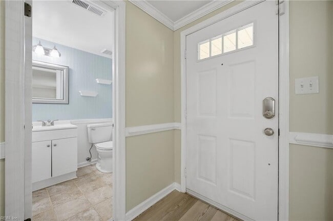Photo - 1002 Colonial Meadows Way