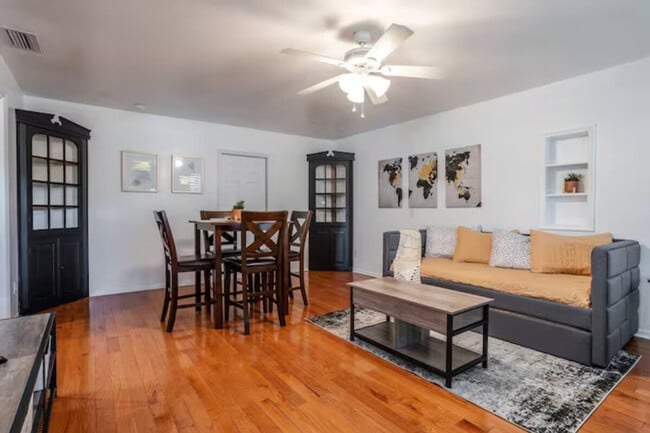 Building Photo - 3120 Peel Ave Unit ID1094213P