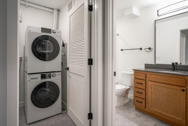 2BD, 2BA - 1,145SF - Washer and Dryer - Brio Sandia