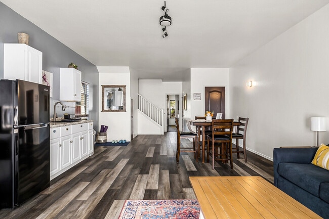 Building Photo - 311 Evening Grosbeak Dr Unit SI ID1492677P