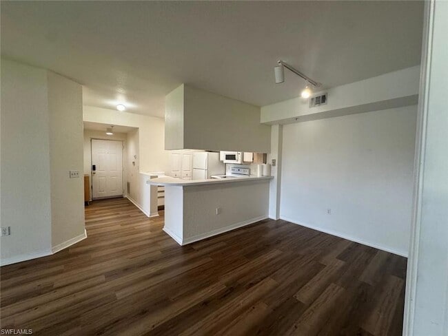 Building Photo - 6400 Aragon Way