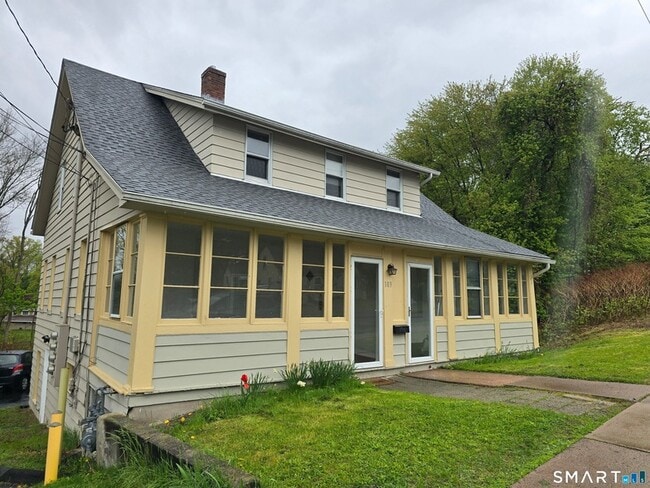 Building Photo - 103 Capen St