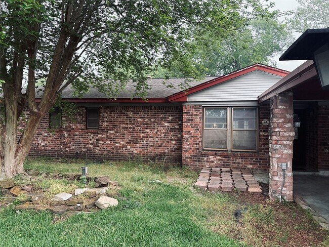 Photo - 415 Zinn Dr