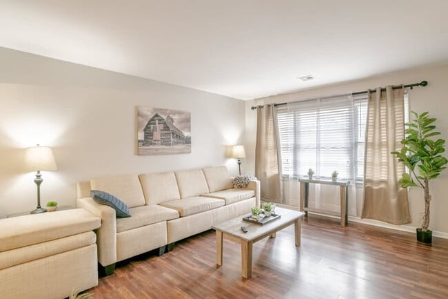 Building Photo - 850 Forestwood Dr Unit ID1043686P