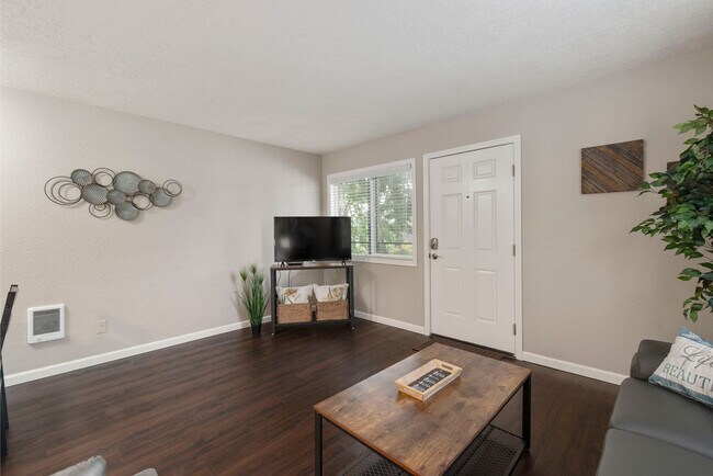 Photo - 617 SE Washington St Unit SI FL1-ID1631618P