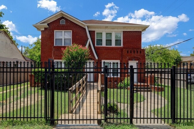 Building Photo - 3002 Isabella St