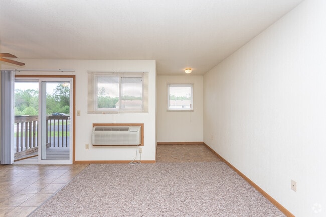 1BR, 1BA - 580 SF - The Charleston